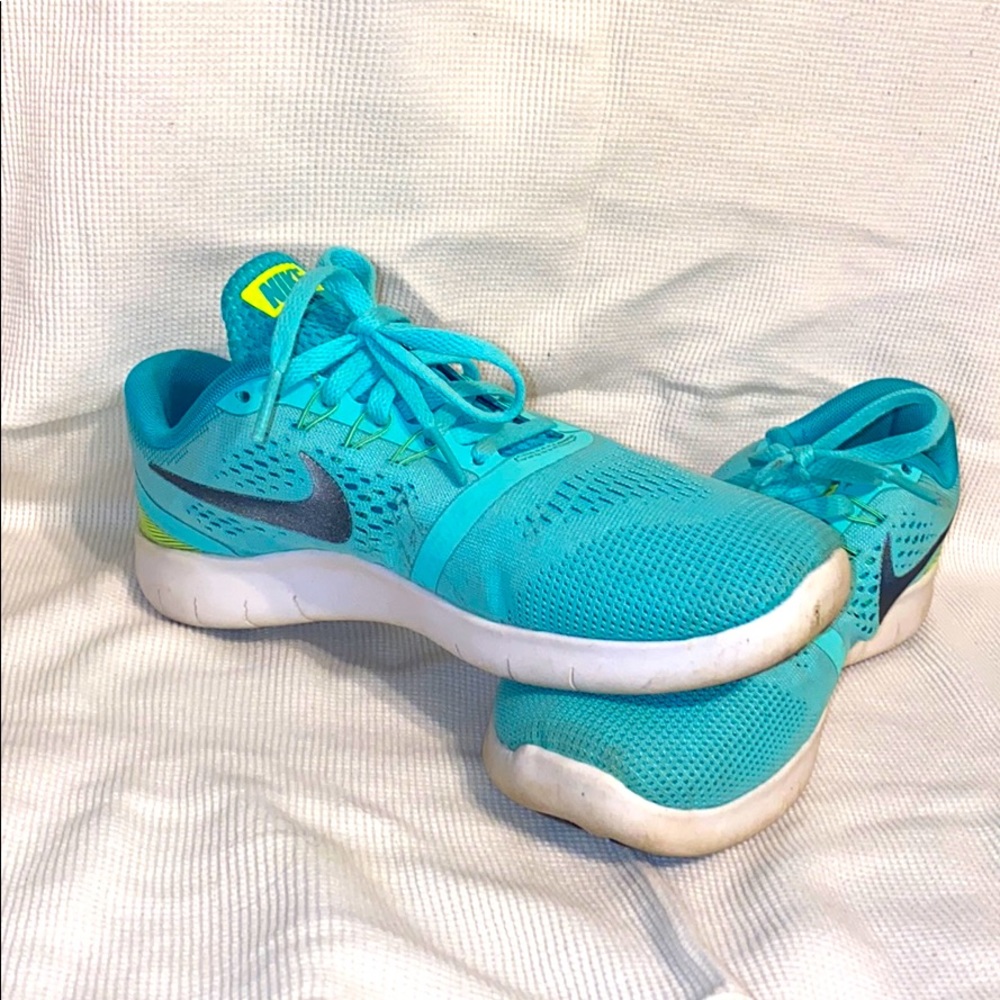Nike tennis shoes